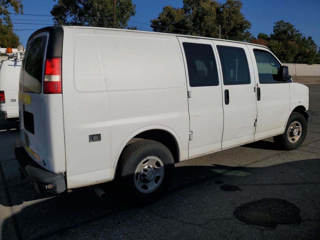 Image 3 of 2011 CHEVROLET EXPRESS G2500  2011 with VIN 1GCWGFCB4B1129605