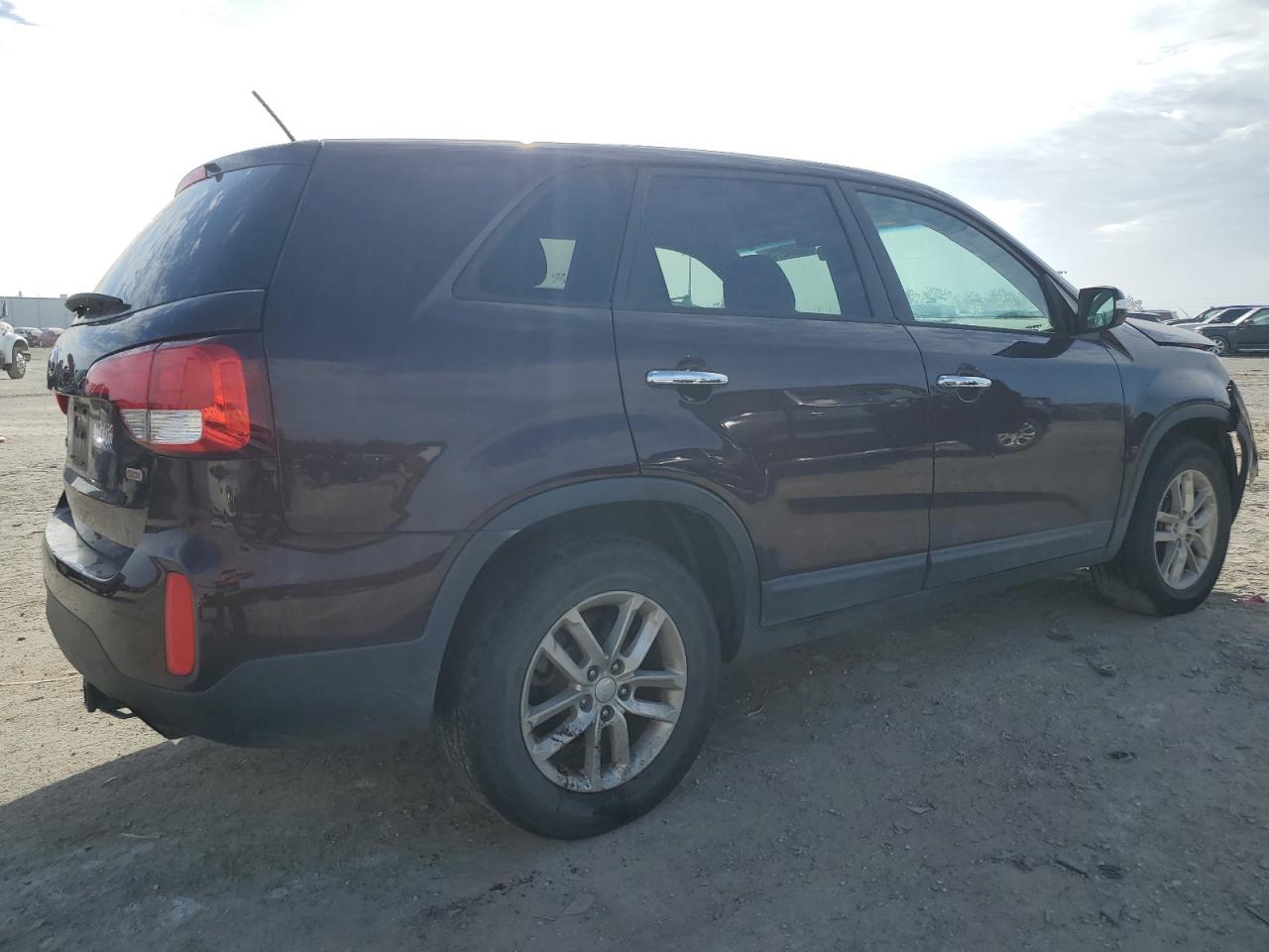 Изображение 3 2015 KIA SORENTO LX 2015 с VIN 5XYKT3A66FG646490