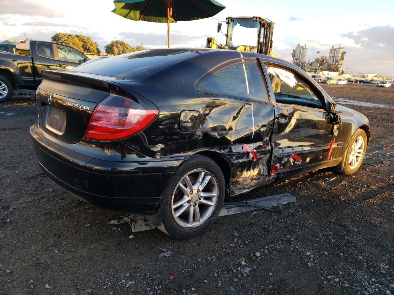 Image 3 of 2003 MERCEDES-BENZ C 230K SPORT COUPE 2003 with VIN WDBRN40J83A397110
