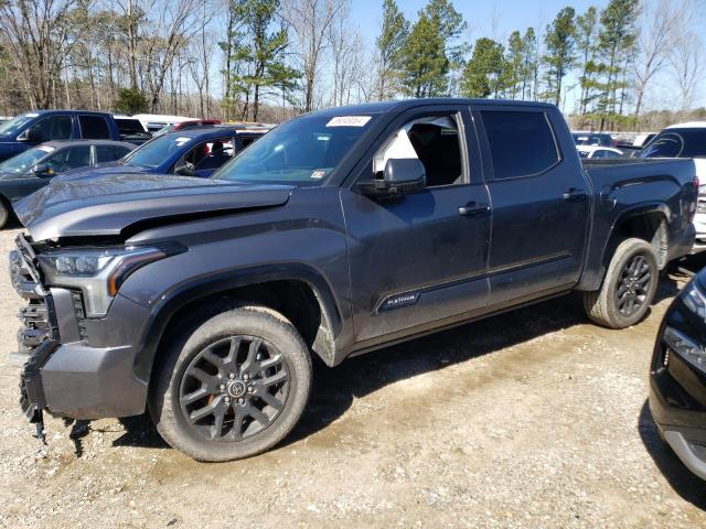 Obraz 1 z 2023 TOYOTA TUNDRA CREWMAX PLATINUM 2023 z VIN 5TFNA5DB2PX106821