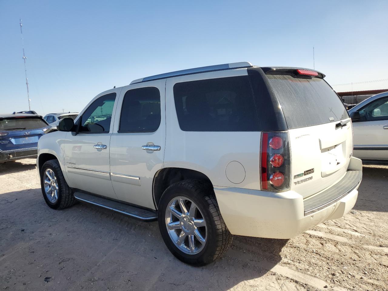 Obraz 2 z 2011 GMC YUKON DENALI 2011 z VIN 1GKS2EEF6BR316891