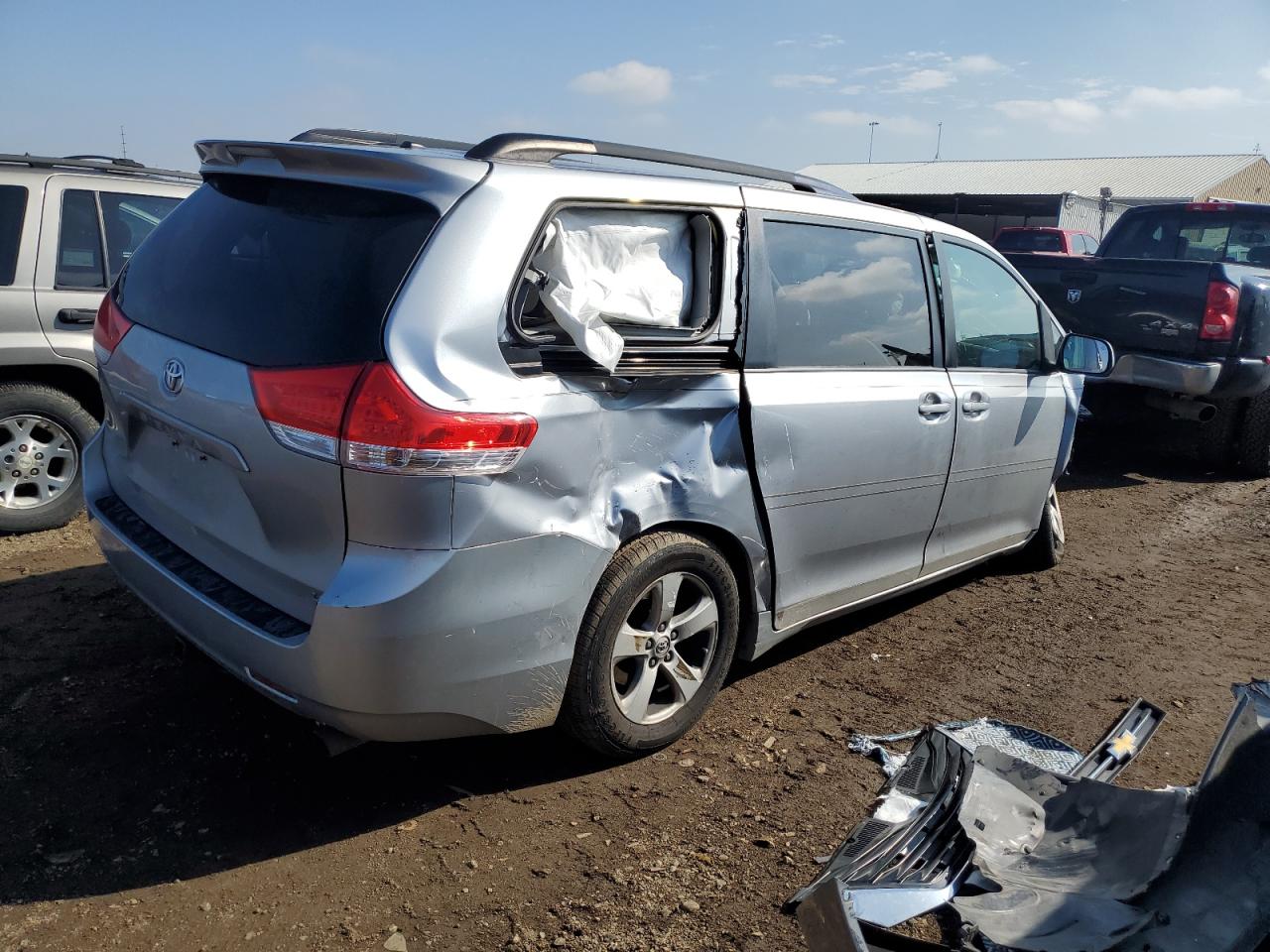 Obraz 3 z 2013 TOYOTA SIENNA LE 2013 z VIN 5TDKK3DCXDS308367