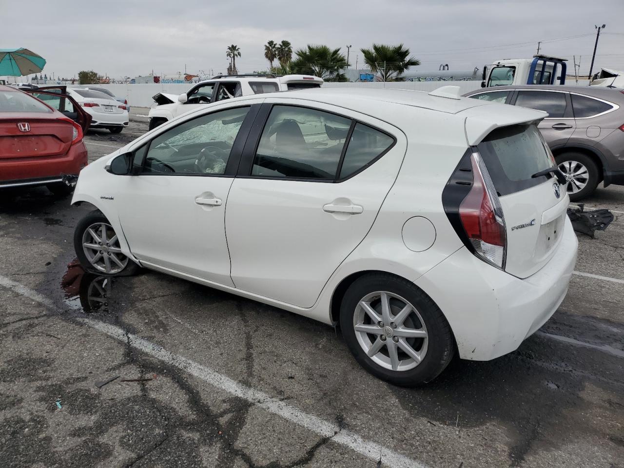 Изображение 2 2015 TOYOTA PRIUS C  2015 с VIN JTDKDTB36F1094619