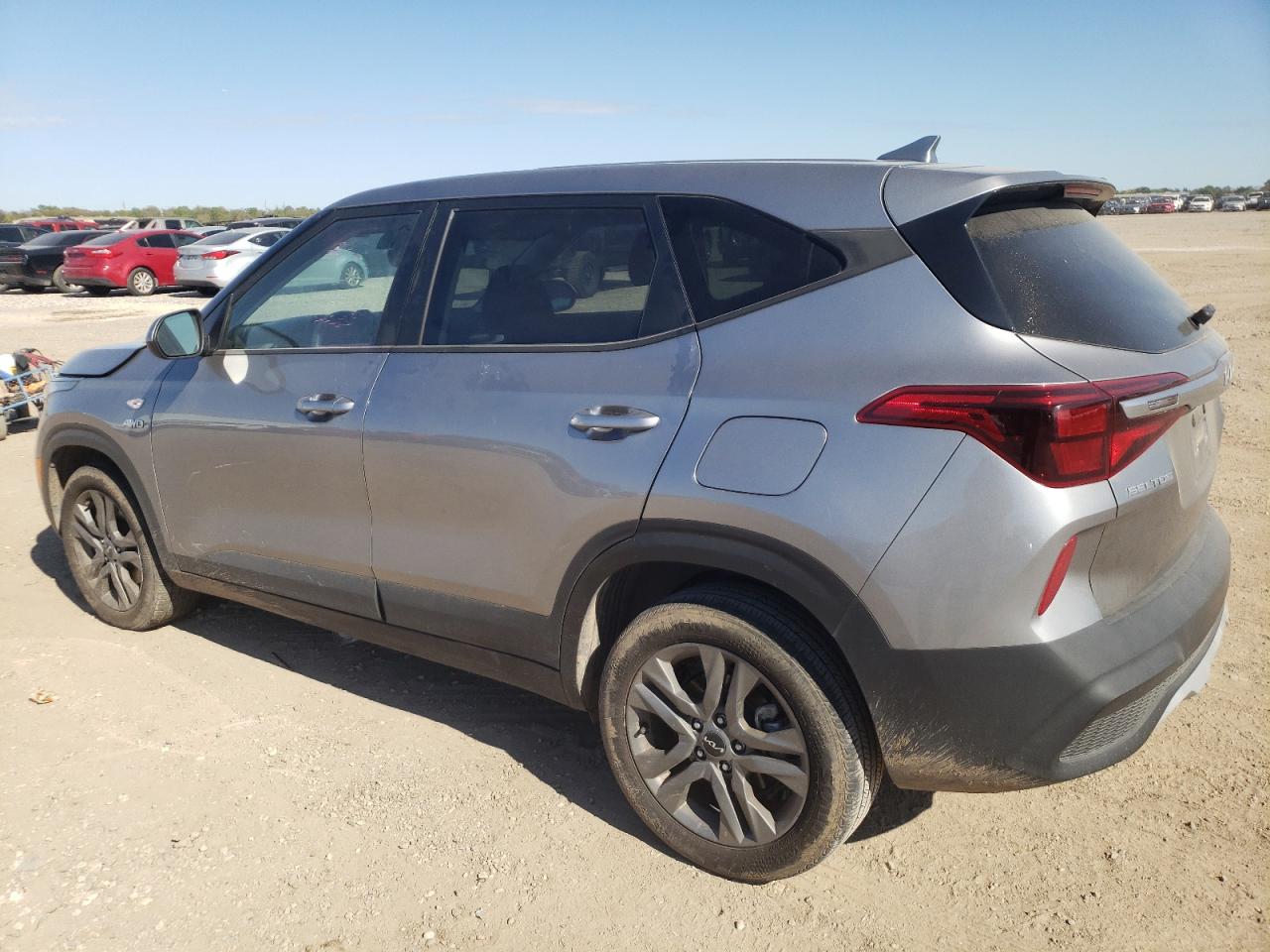 Image 2 of 2022 KIA SELTOS LX 2022 with VIN KNDEPCAA8N7333717