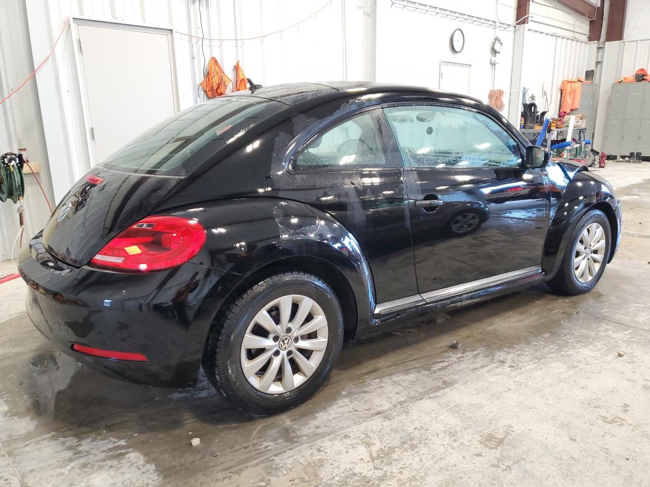 Obraz 3 z 2015 VOLKSWAGEN BEETLE 1.8T 2015 z VIN 3VWF17AT3FM631692
