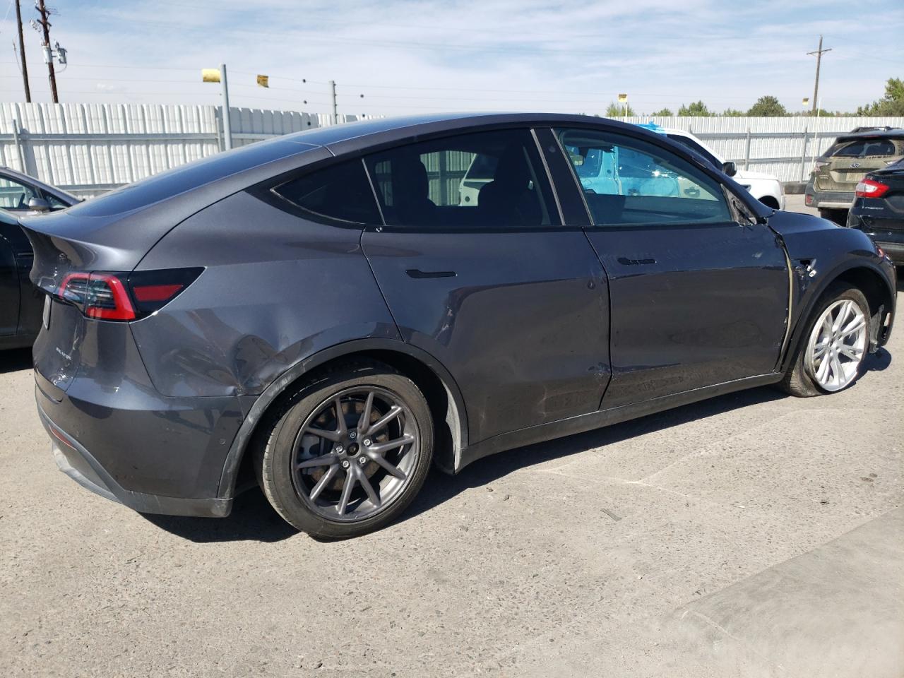 Изображение 3 2021 TESLA MODEL Y  2021 с VIN 5YJYGDEE7MF150124
