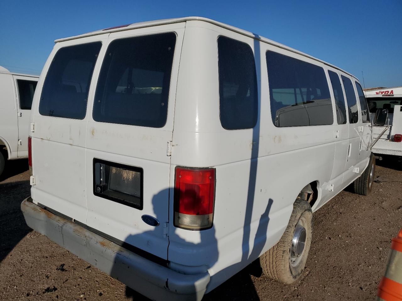 Изображение 3 2002 FORD ECONOLINE E350 SUPER DUTY WAGON 2002 с VIN 1FBSS31LX2HA86987