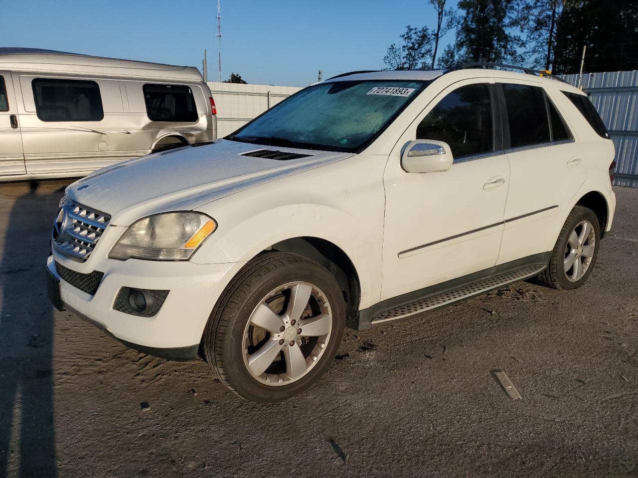 Obraz 1 z 2010 MERCEDES-BENZ ML 350 4MATIC 2010 z VIN 4JGBB8GBXAA571527