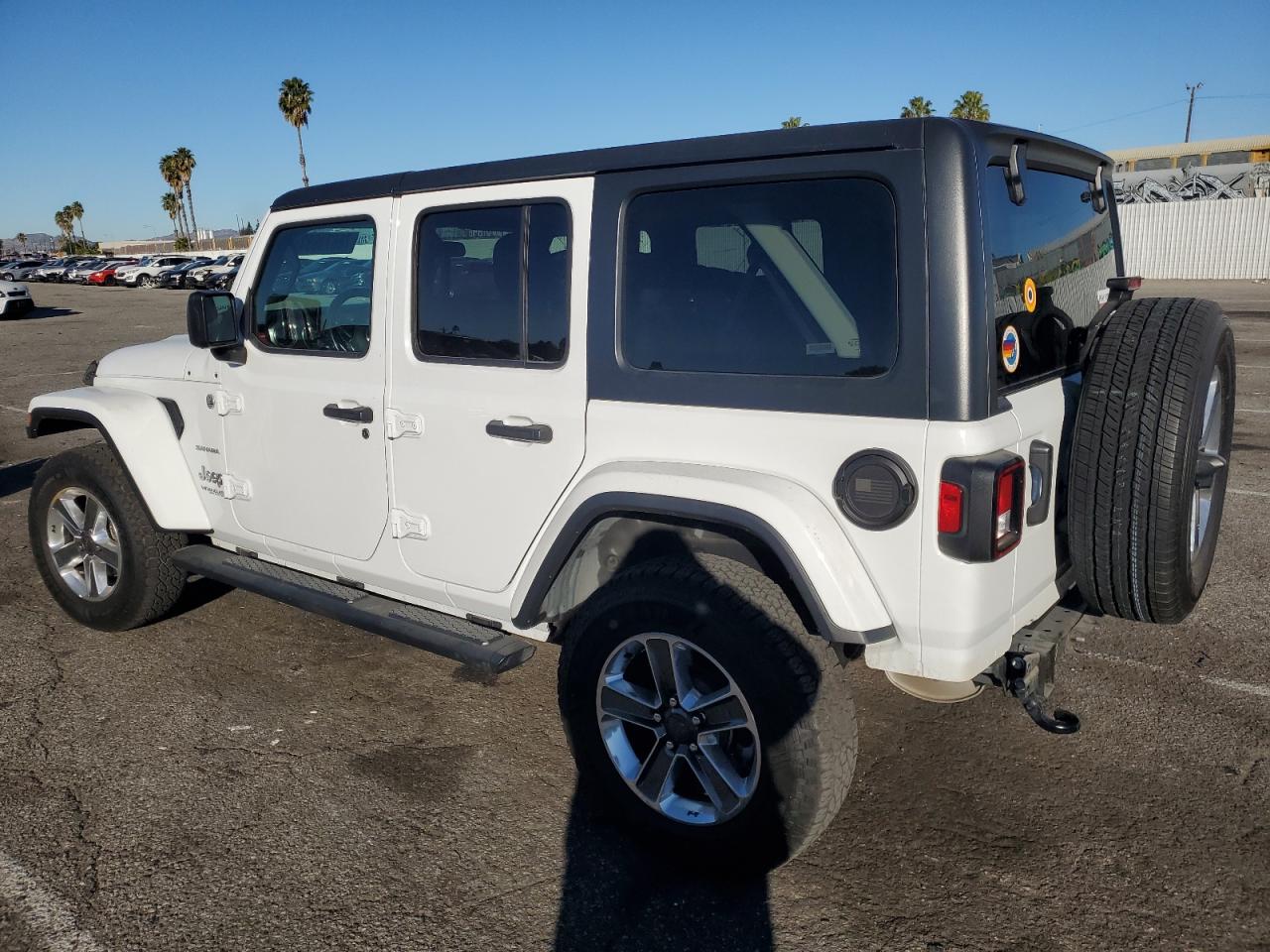 Изображение 2 2021 JEEP WRANGLER UNLIMITED SAHARA 2021 с VIN 1C4HJXEN6MW634851