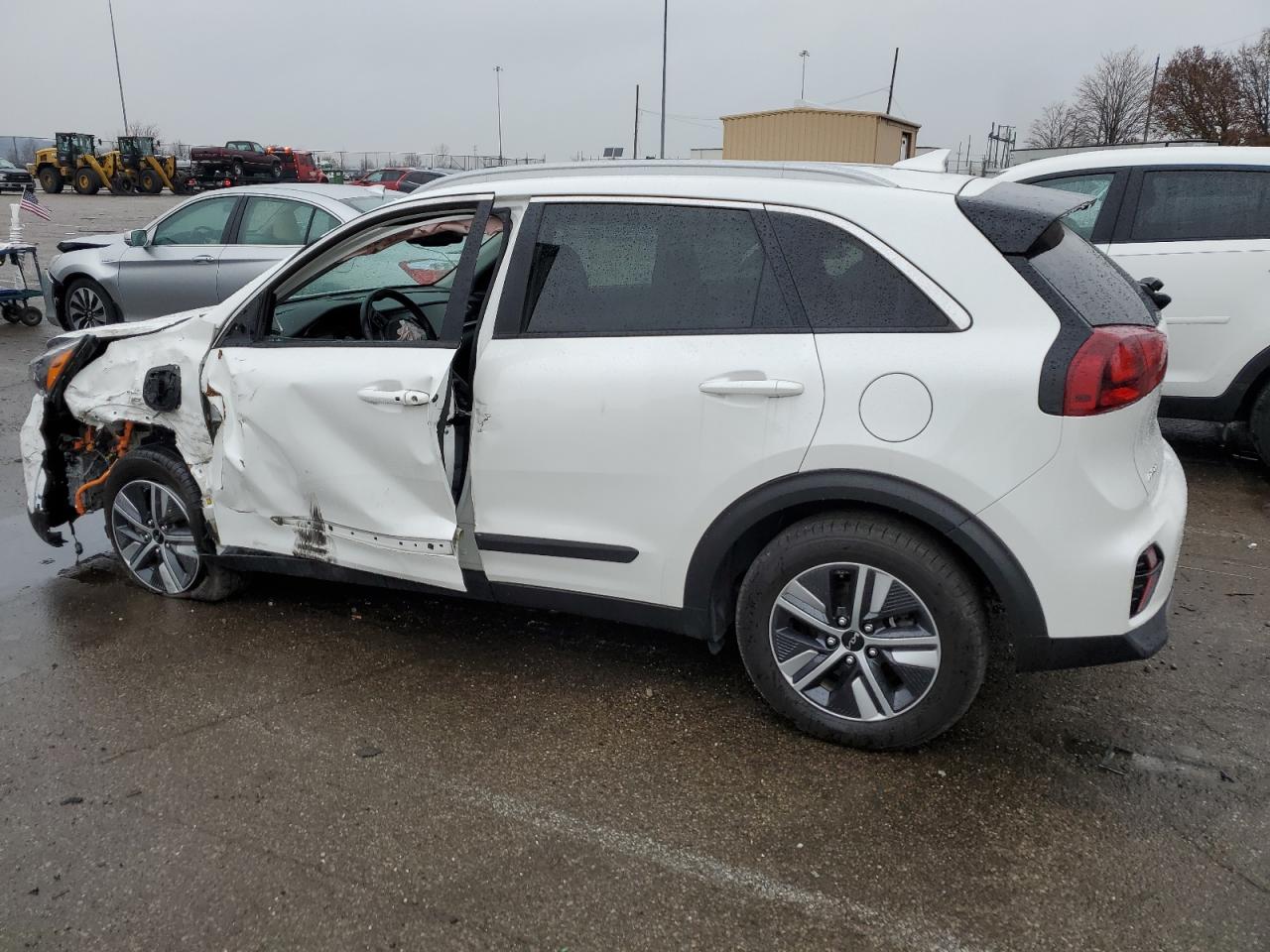 Image 2 of 2022 KIA NIRO LXS 2022 with VIN KNDCM3LD8N5501780