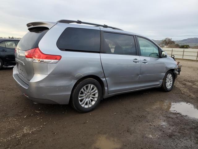 Obraz 3 z 2012 TOYOTA SIENNA XLE 2012 z VIN 5TDYK3DC3CS220852