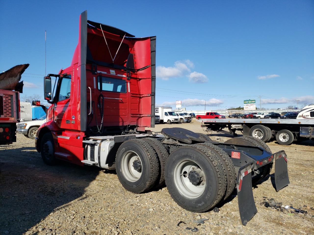 Image 3 of 2020 VOLVO VNR  2020 with VIN 4V4WC9EG1LN225521