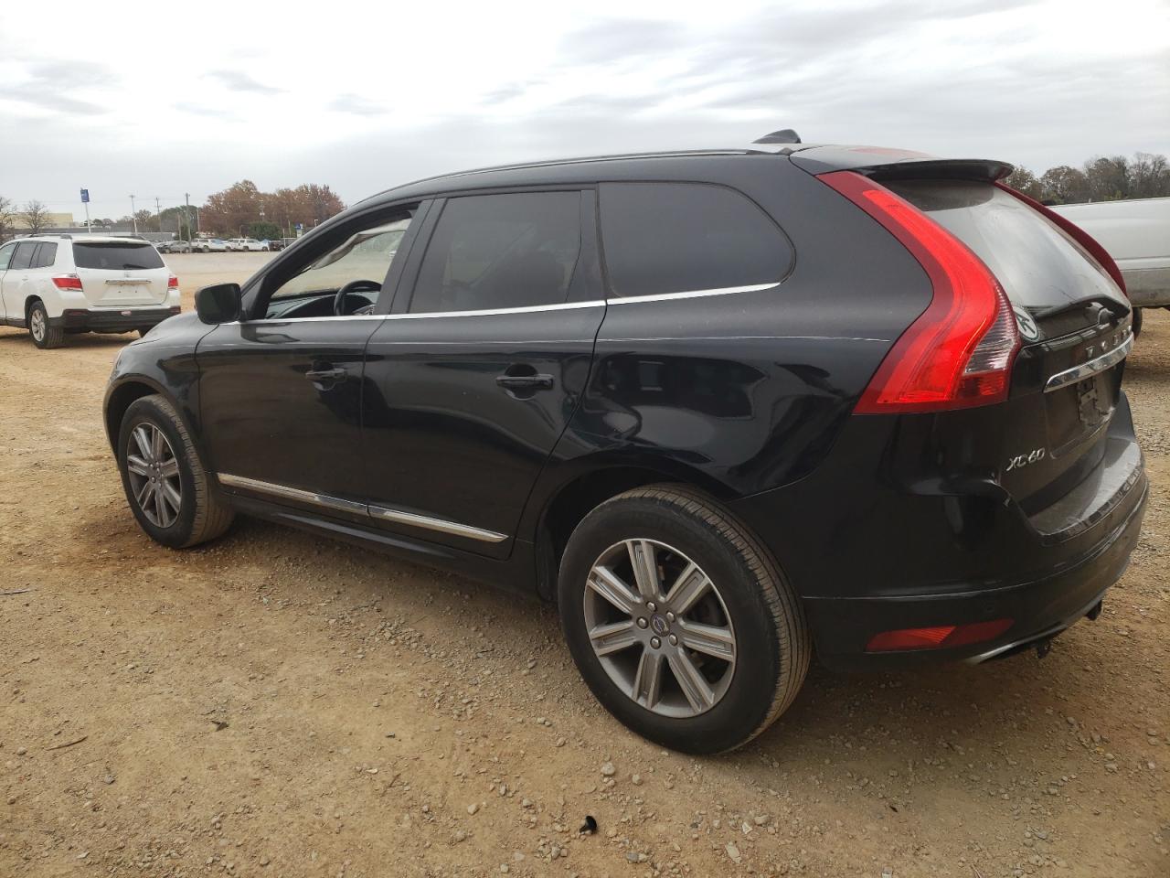 Изображение 2 2017 VOLVO XC60 T5 INSCRIPTION 2017 с VIN YV440MRU5H2000328