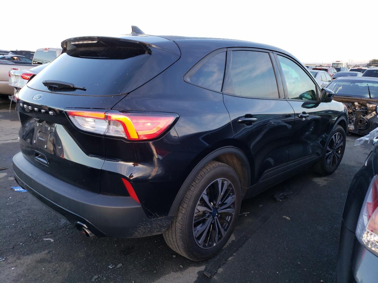 Image 3 of 2022 FORD ESCAPE SE 2022 with VIN 1FMCU0G63NUB03887