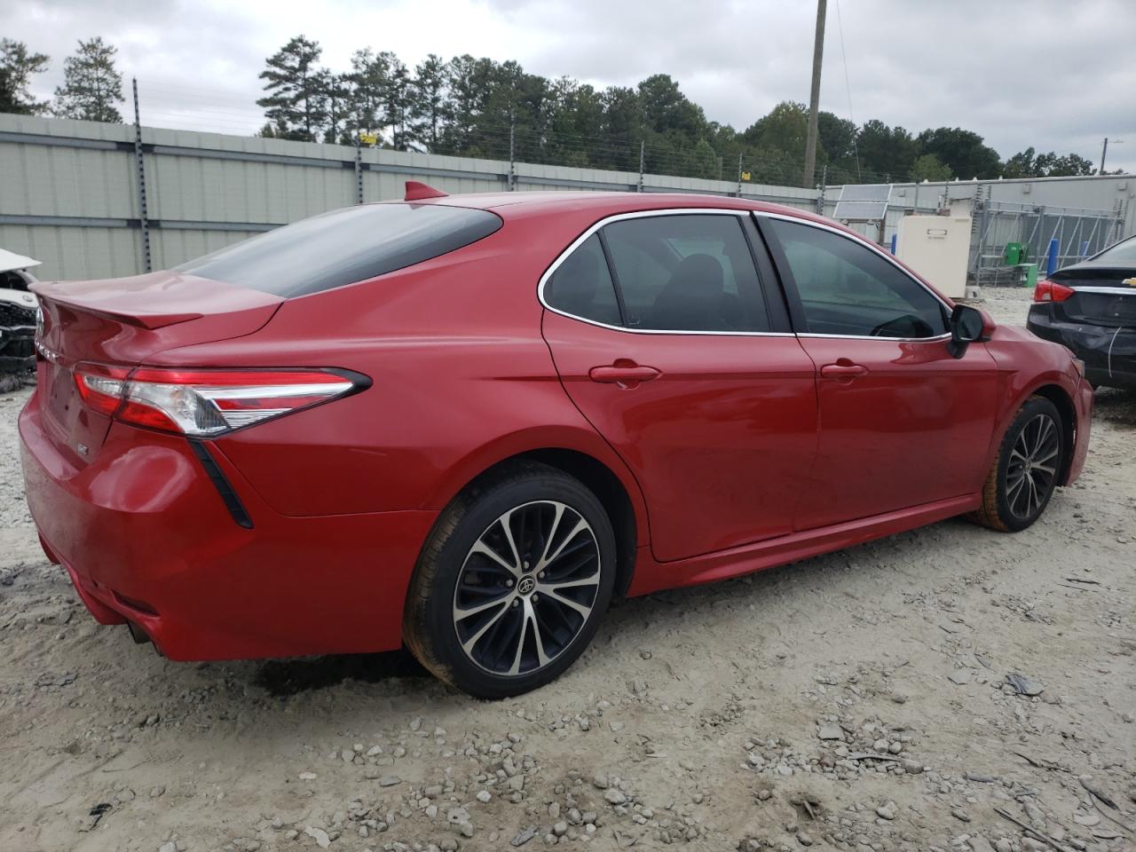 Obraz 3 z 2020 TOYOTA CAMRY SE 2020 z VIN 4T1G11AK4LU379949
