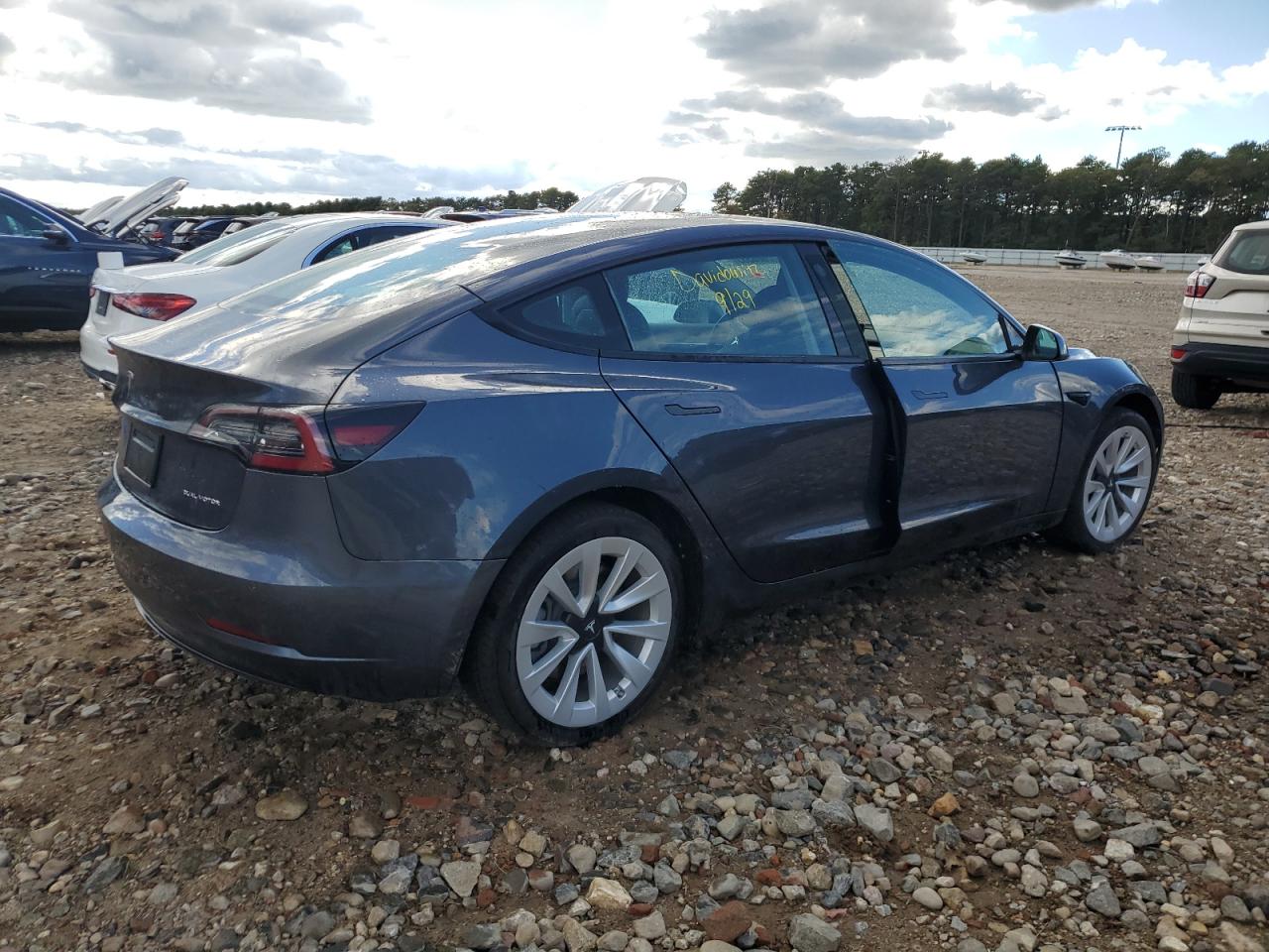 Obraz 3 z 2022 TESLA MODEL 3  2022 z VIN 5YJ3E1EB8NF182148