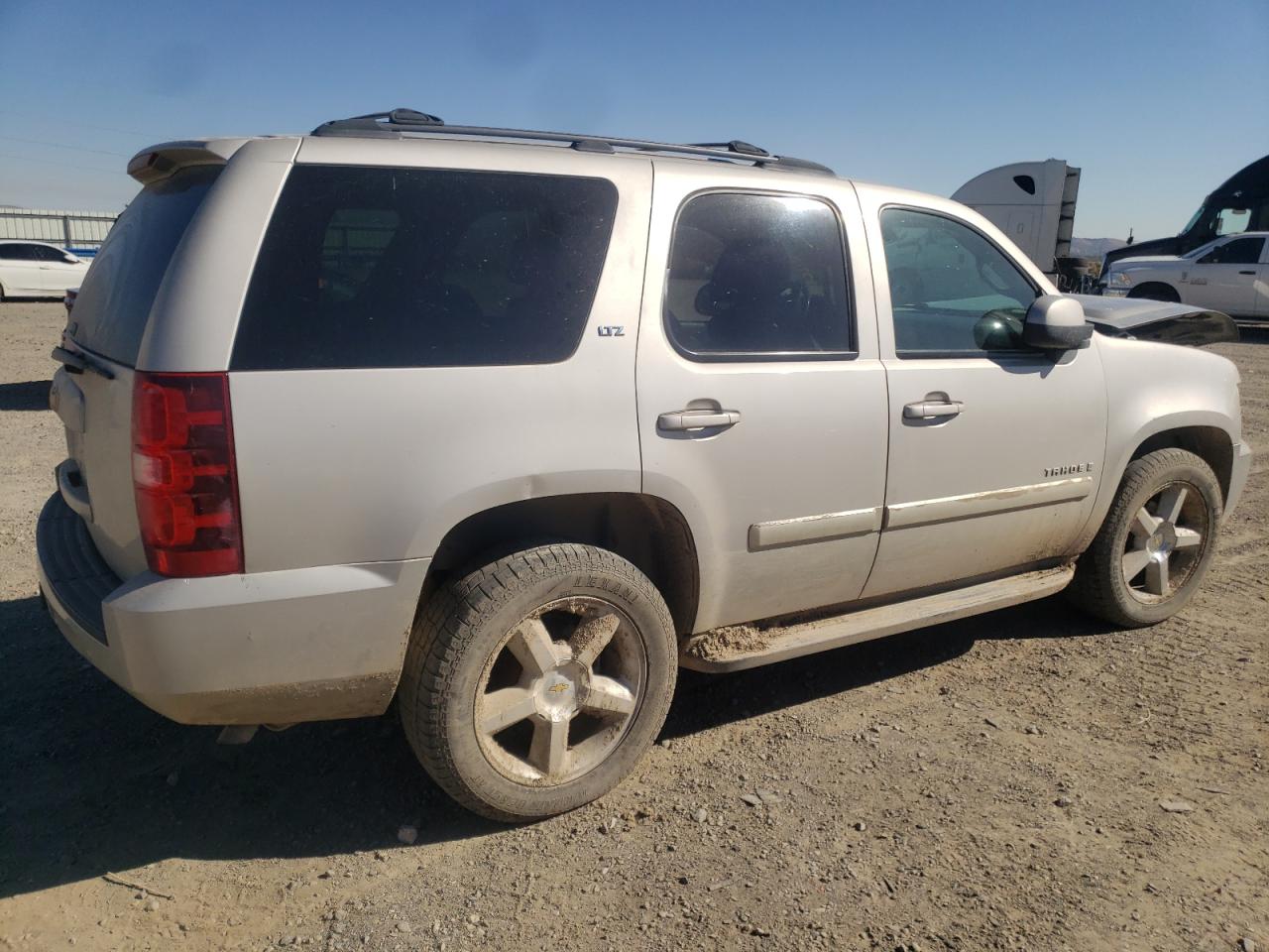 Image 3 of 2007 CHEVROLET TAHOE C1500 2007 with VIN 1GNFC13J77R115932