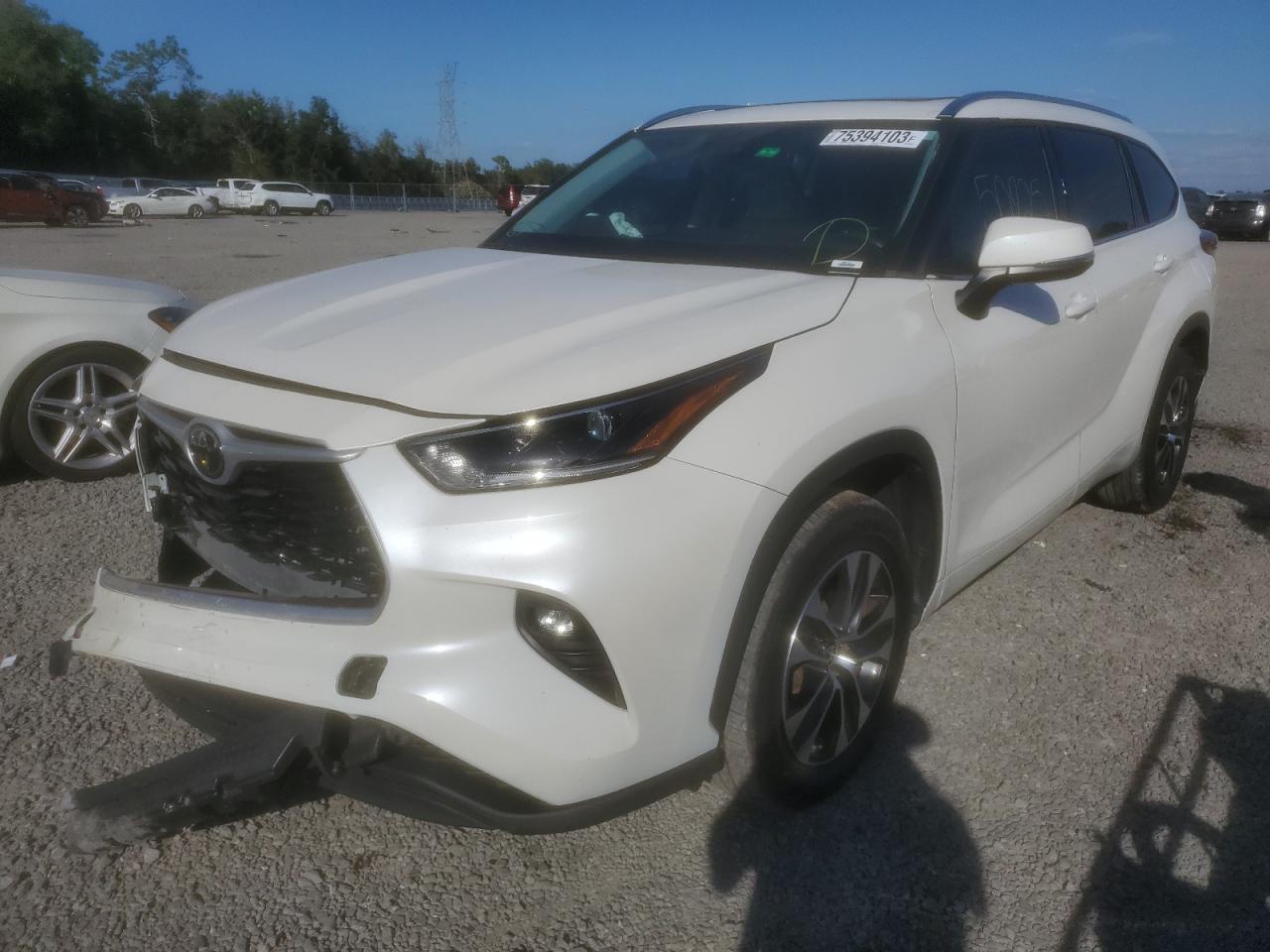 Изображение 2021 TOYOTA HIGHLANDER XLE 2021