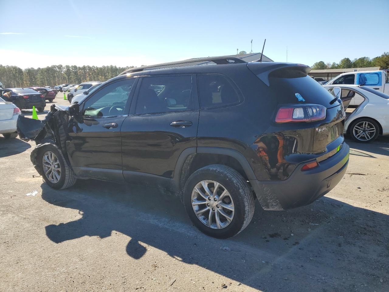 Image 2 of 2019 JEEP CHEROKEE LATITUDE 2019 with VIN 1C4PJLCB4KD203298
