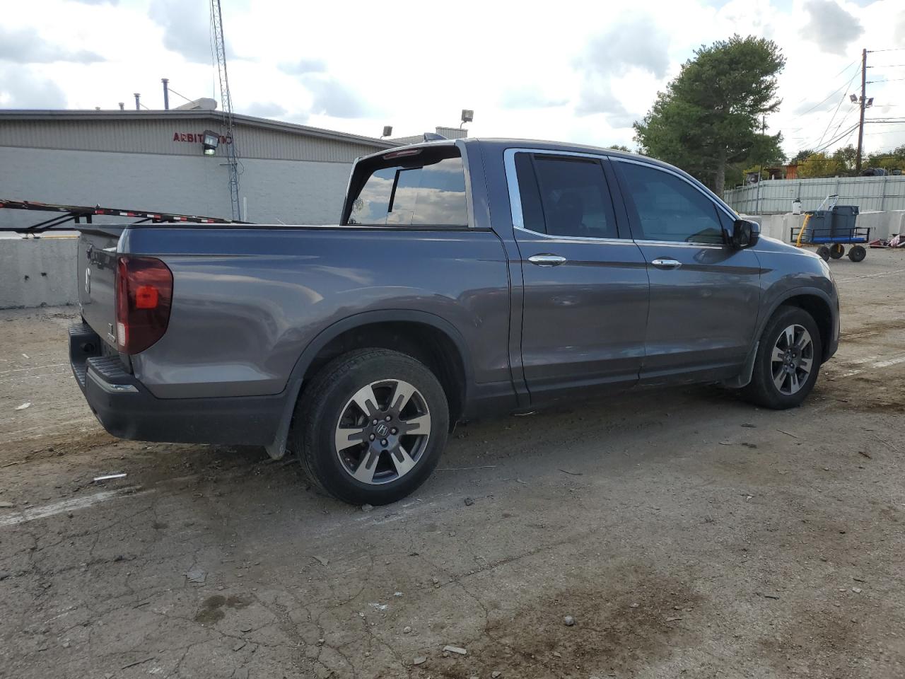 Image 3 of 2017 HONDA RIDGELINE RTL 2017 with VIN 5FPYK3F71HB011645