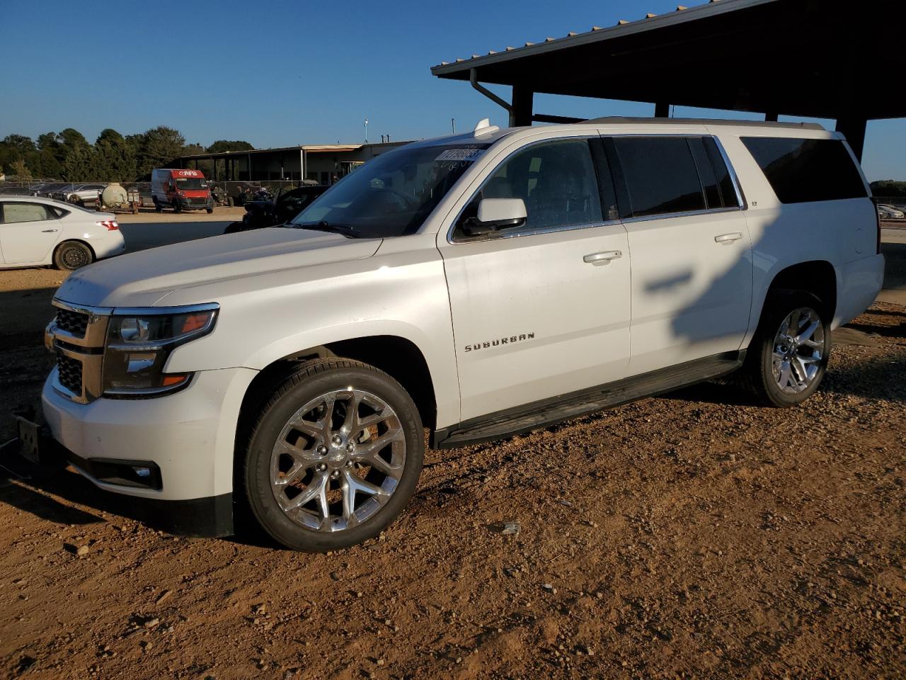 Obraz 1 z 2017 CHEVROLET SUBURBAN C1500 LT 2017 z VIN 1GNSCHKC8HR267794