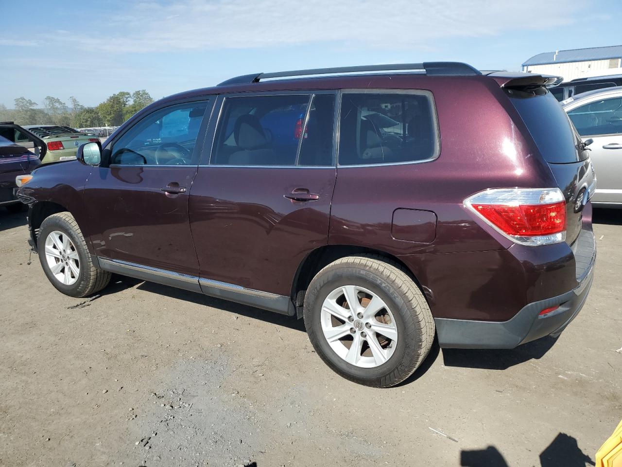 Image 2 of 2013 TOYOTA HIGHLANDER BASE 2013 with VIN 5TDBK3EH3DS184971