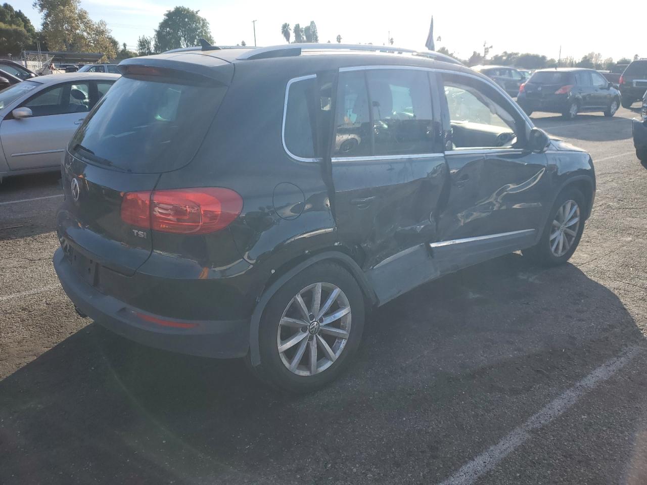 Изображение 3 2017 VOLKSWAGEN TIGUAN WOLFSBURG 2017 с VIN WVGRV7AXXHK013931