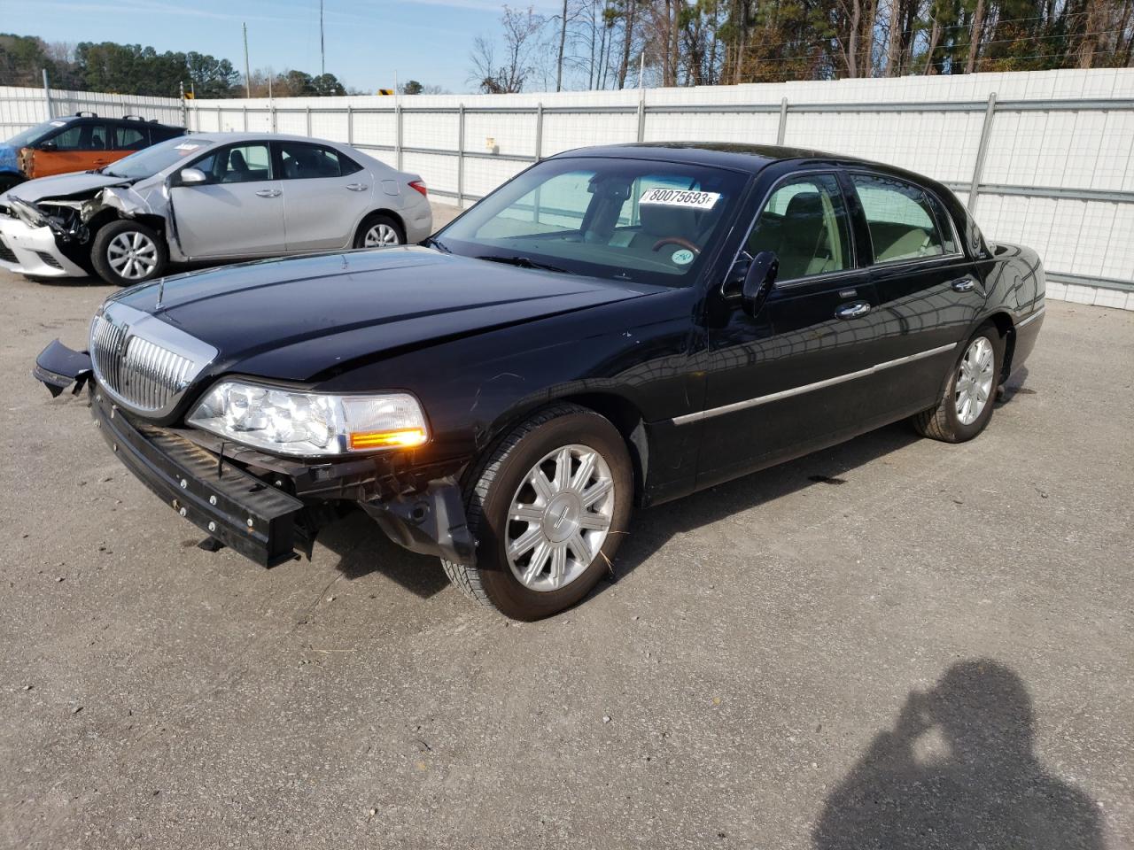 Изображение 2011 LINCOLN TOWN CAR SIGNATURE LIMITED 2011