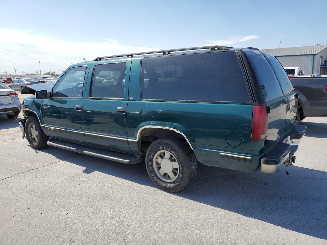 Obraz 2 z 1999 CHEVROLET SUBURBAN C1500 1999 z VIN 3GNEC16R9XG262248