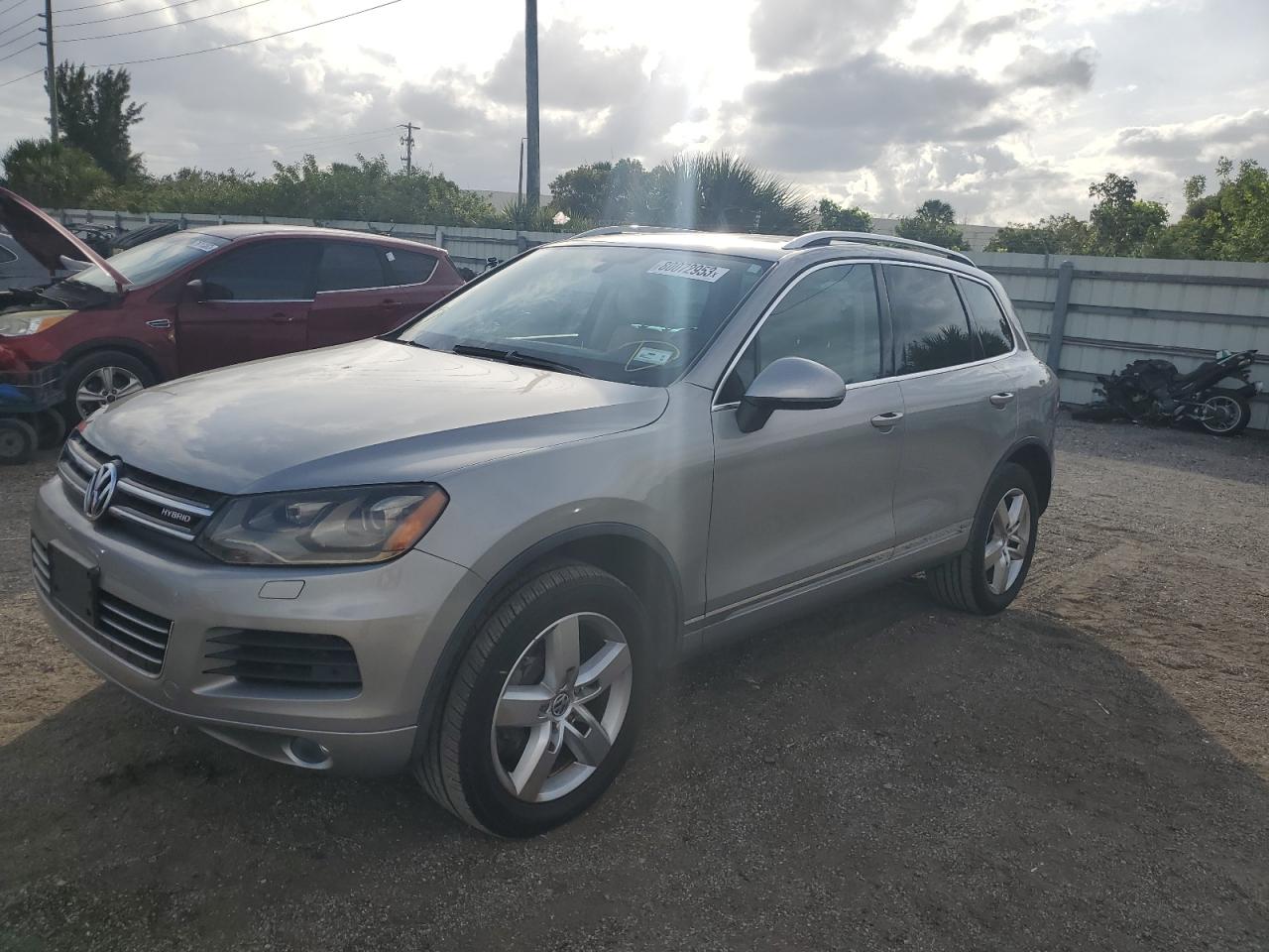 Image 1 of 2011 VOLKSWAGEN TOUAREG HYBRID 2011 with VIN WVGFG9BP3BD001946