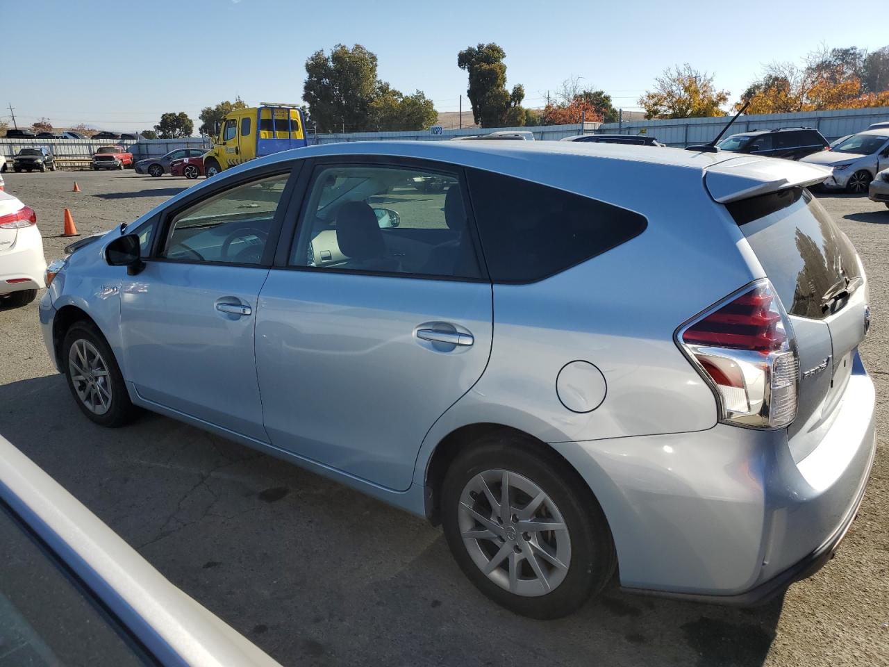 Image 2 of 2015 TOYOTA PRIUS V  2015 with VIN JTDZN3EUXFJ031085