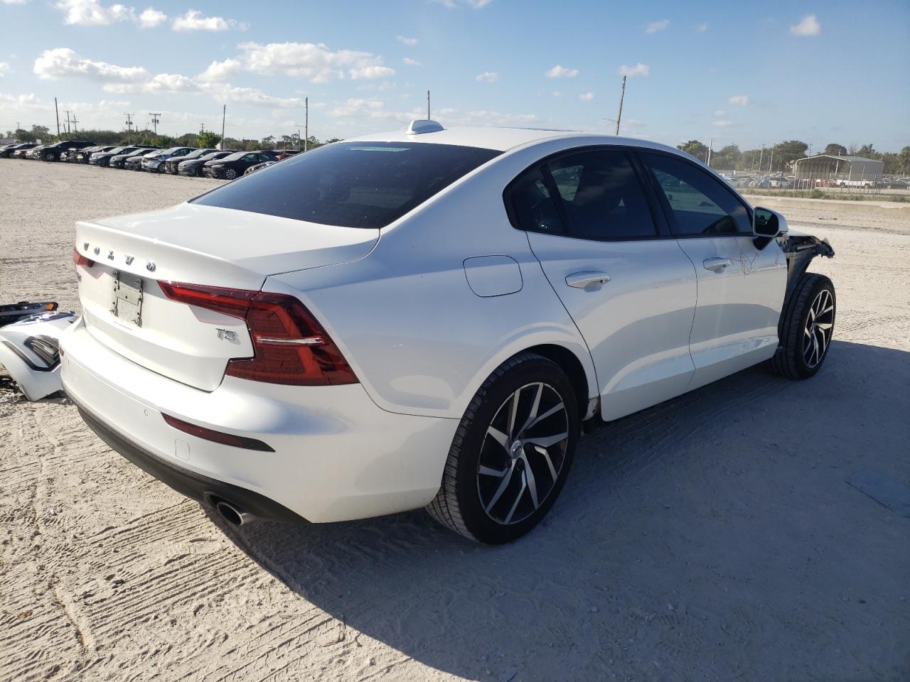 Obraz 3 z 2020 VOLVO S60 T5 MOMENTUM 2020 z VIN 7JR102FK0LG063962