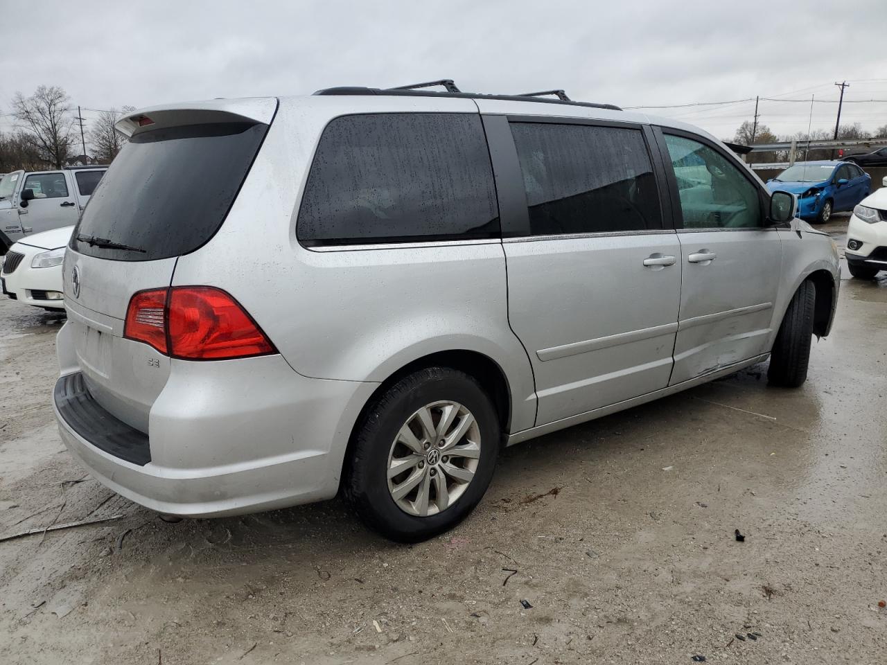 Image 3 of 2012 VOLKSWAGEN ROUTAN SE 2012 with VIN 2C4RVABG8CR194215
