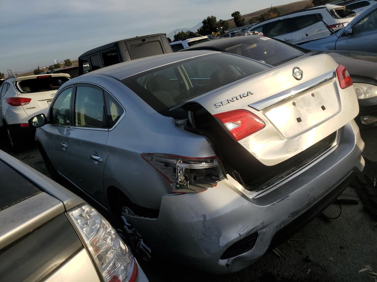 Obraz 2 z 2016 NISSAN SENTRA S 2016 z VIN 3N1AB7AP7GY225649