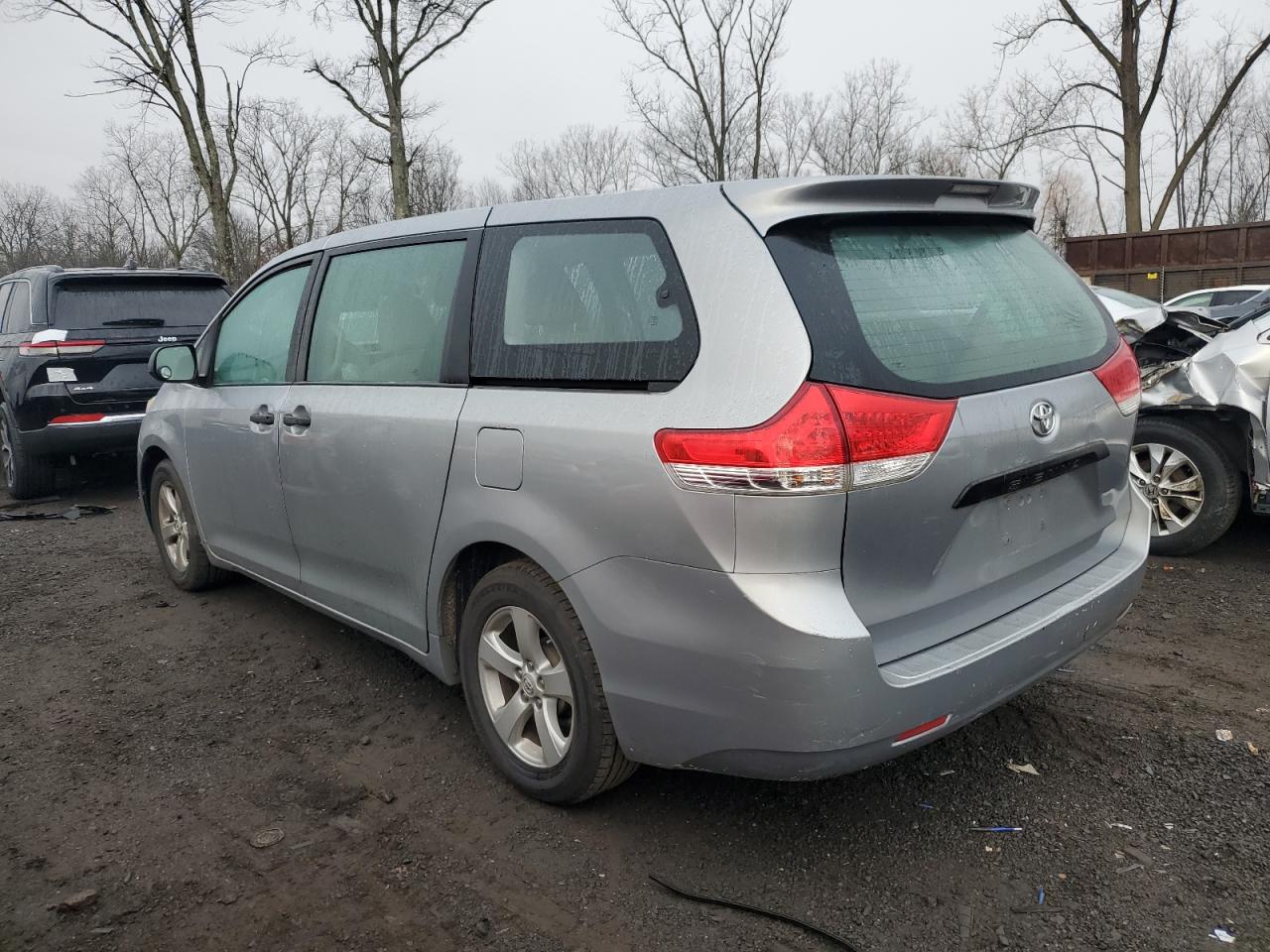 Изображение 2 2013 TOYOTA SIENNA  2013 с VIN 5TDZK3DC5DS402624