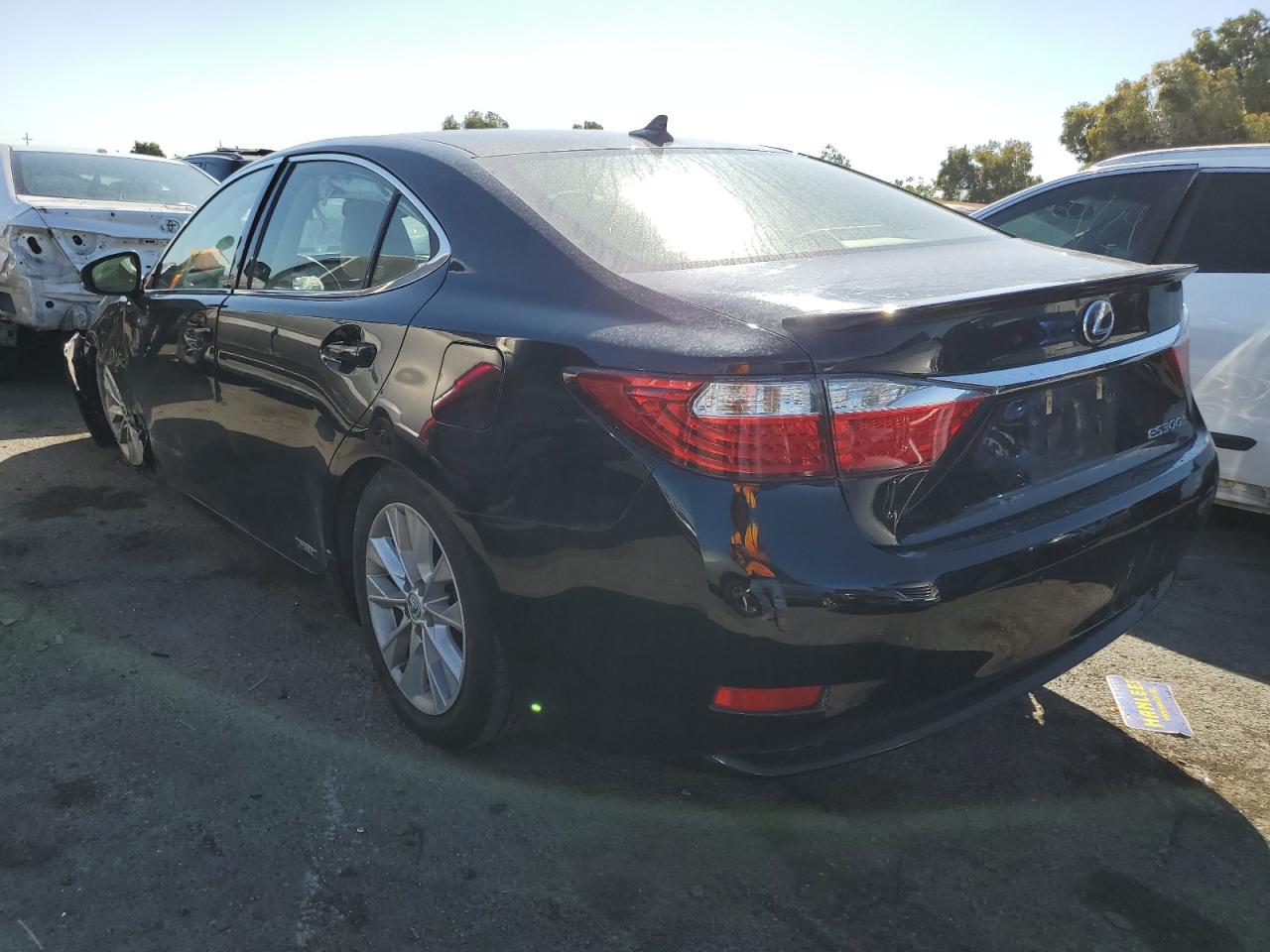 Image 2 of Lexus Es 300H 2014 with VIN JTHBW1GG3E2074815