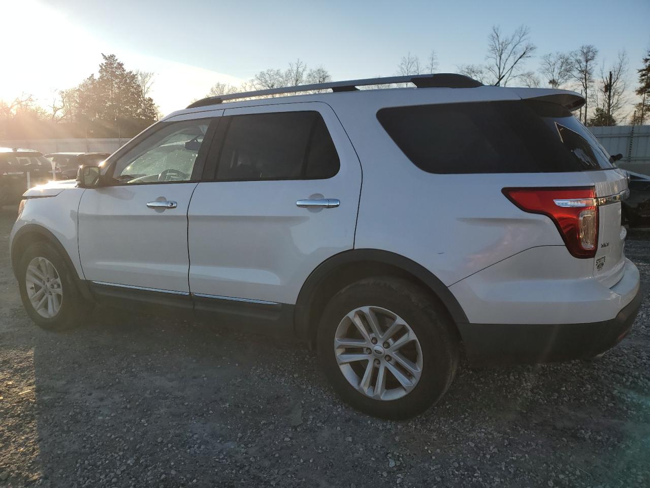 Изображение 2 2015 FORD EXPLORER XLT 2015 с VIN 1FM5K8D86FGC52829