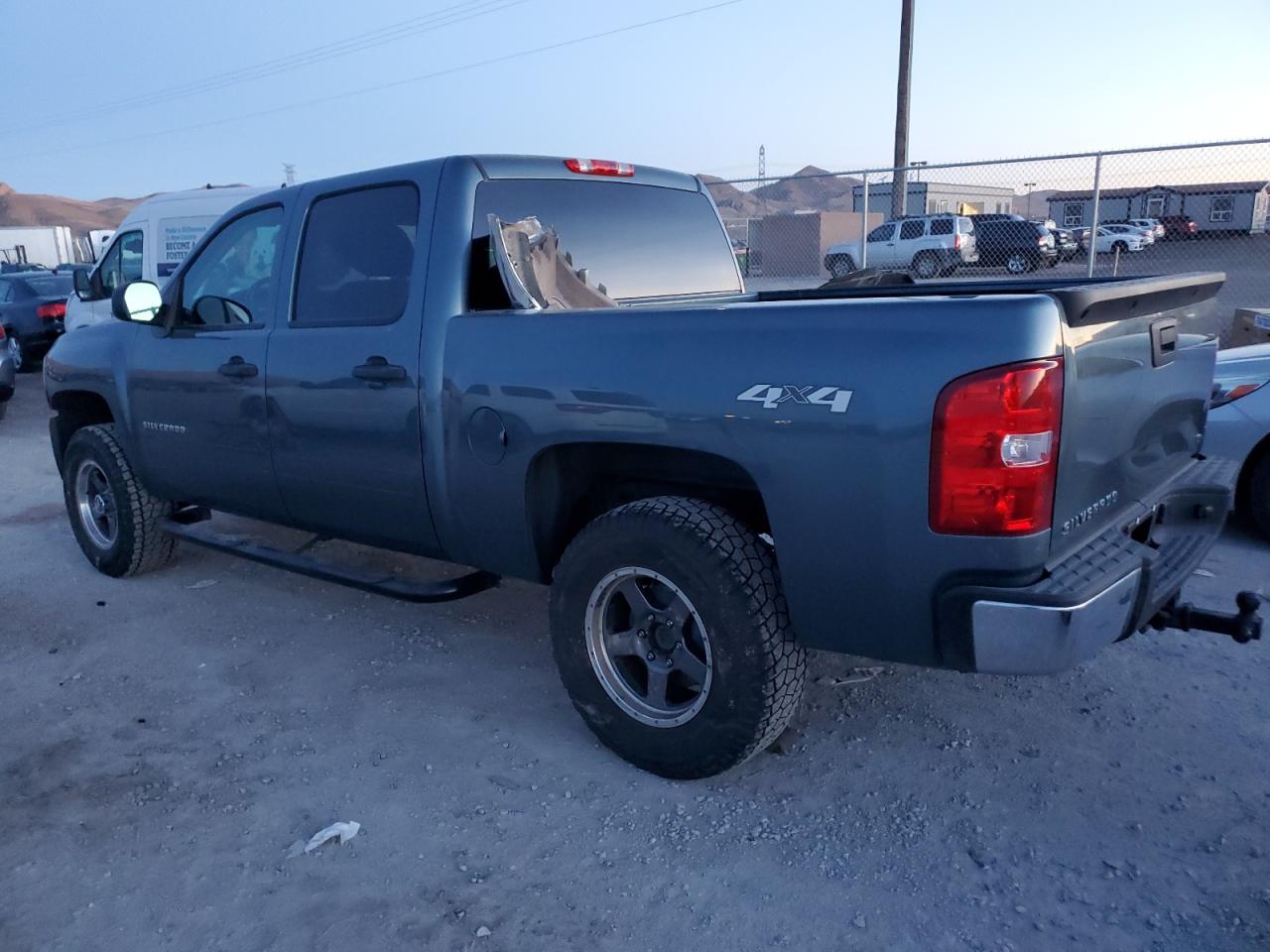 Image 2 of 2013 CHEVROLET SILVERADO K1500 LT 2013 with VIN 3GCPKSE74DG172981