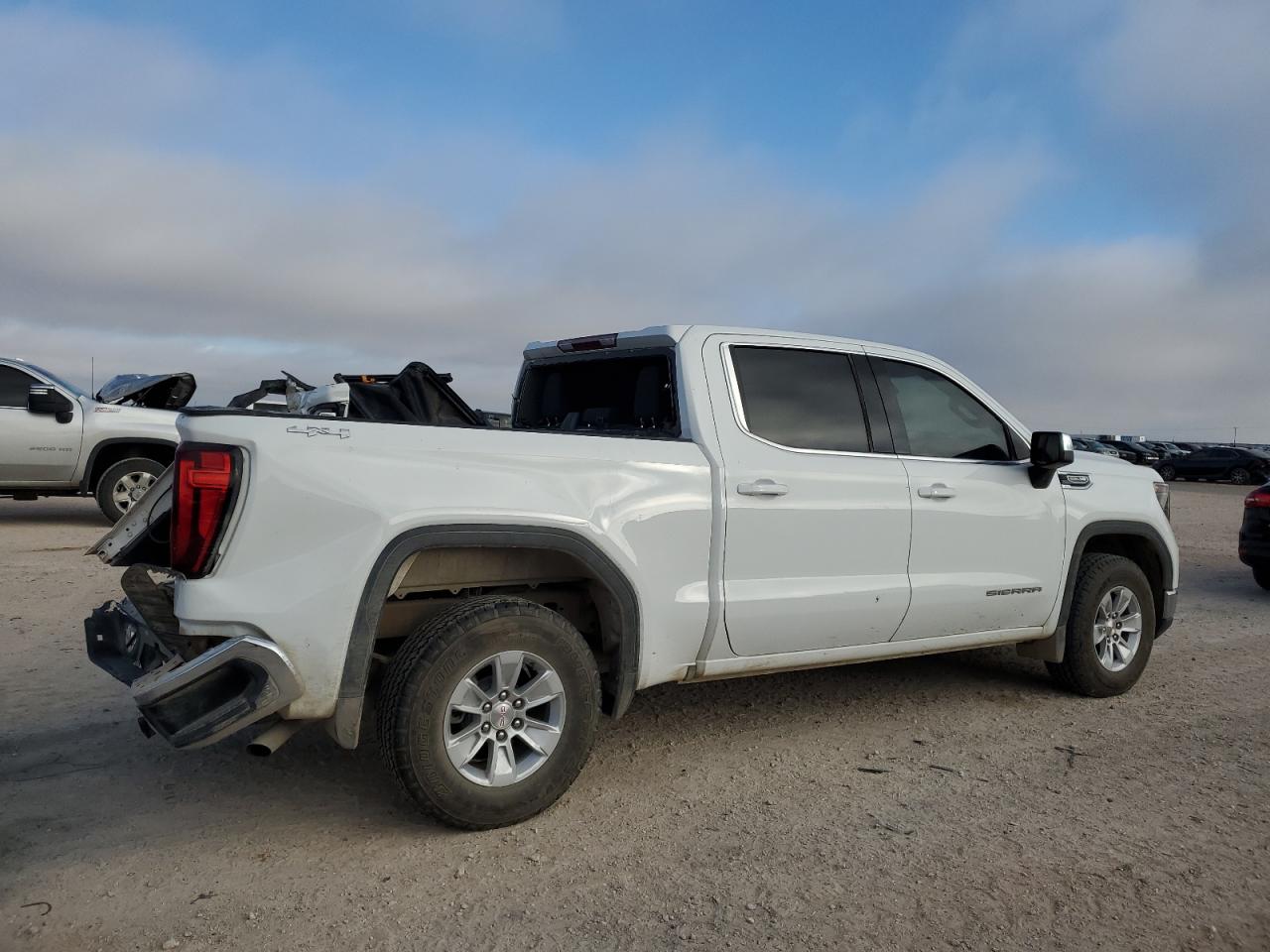 Изображение 3 2023 GMC SIERRA K1500 SLE 2023 с VIN 1GTUUBED2PZ183534