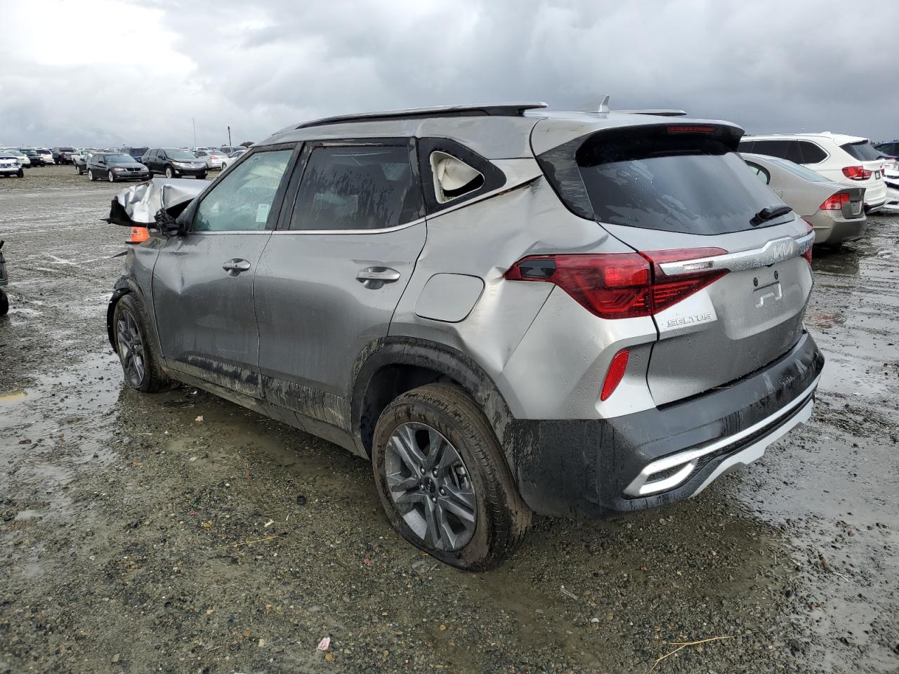 Изображение 2 2023 KIA SELTOS S 2023 с VIN KNDEU2AA0P7466090