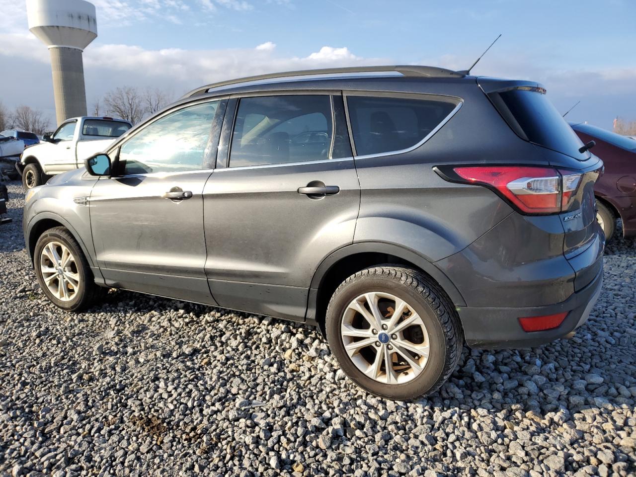 Image 2 of 2018 FORD ESCAPE SE 2018 with VIN 1FMCU9GD5JUB17156