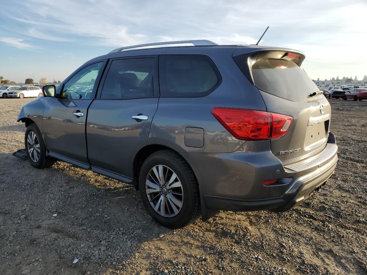 Изображение 2 2017 NISSAN PATHFINDER S 2017 с VIN 5N1DR2MMXHC610025