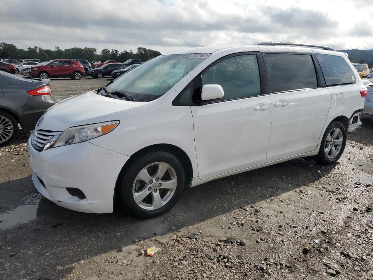 Obraz 1 z 2017 TOYOTA SIENNA LE 2017 z VIN 5TDKZ3DC0HS778280