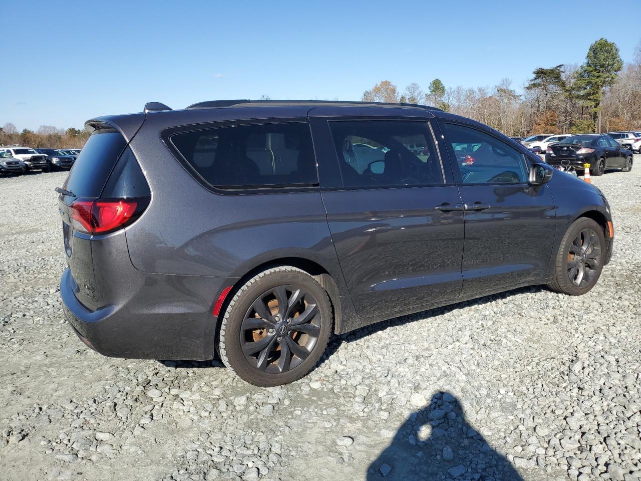Image 3 of 2018 CHRYSLER PACIFICA LIMITED 2018 with VIN 2C4RC1GG7JR358324
