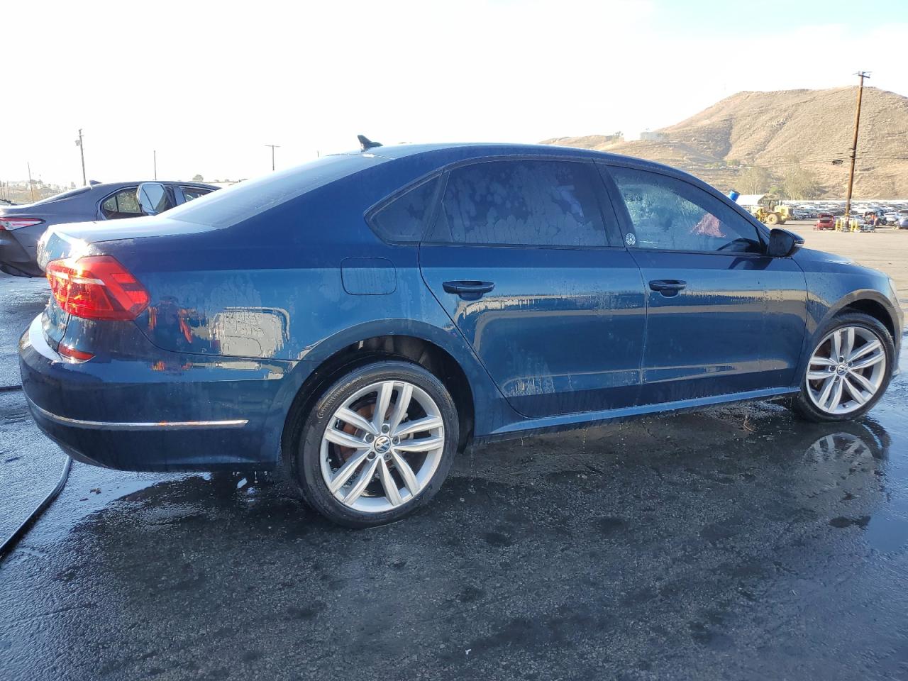 Obraz 3 z 2019 VOLKSWAGEN PASSAT WOLFSBURG 2019 z VIN 1VWLA7A3XKC001876