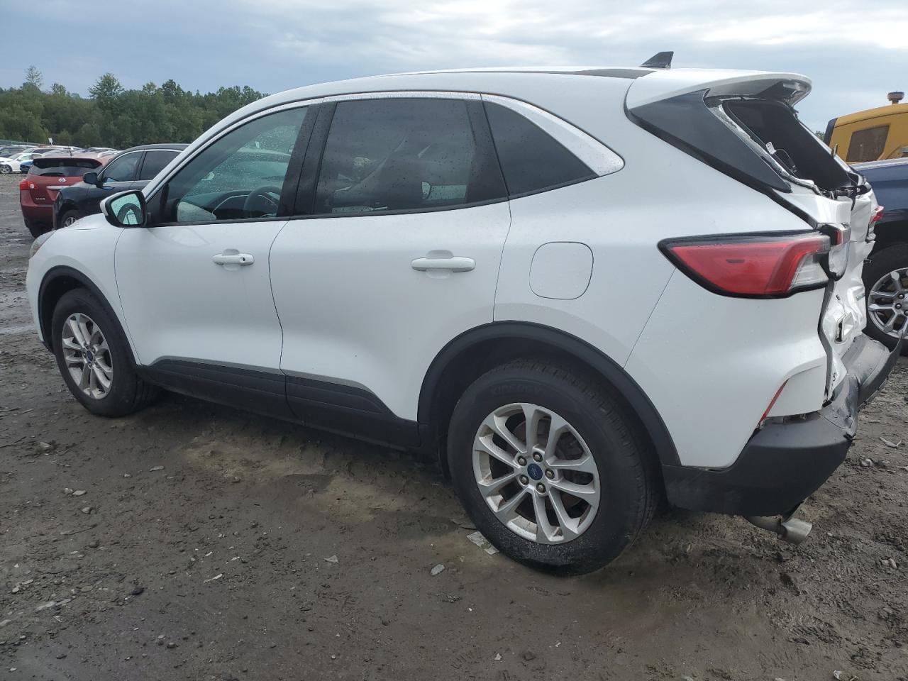Image 2 of 2020 FORD ESCAPE SE 2020 with VIN 1FMCU9G60LUA21536