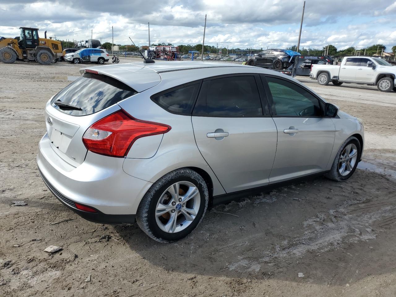 Image 3 of 2012 FORD FOCUS SE 2012 with VIN 1FAHP3K23CL308562