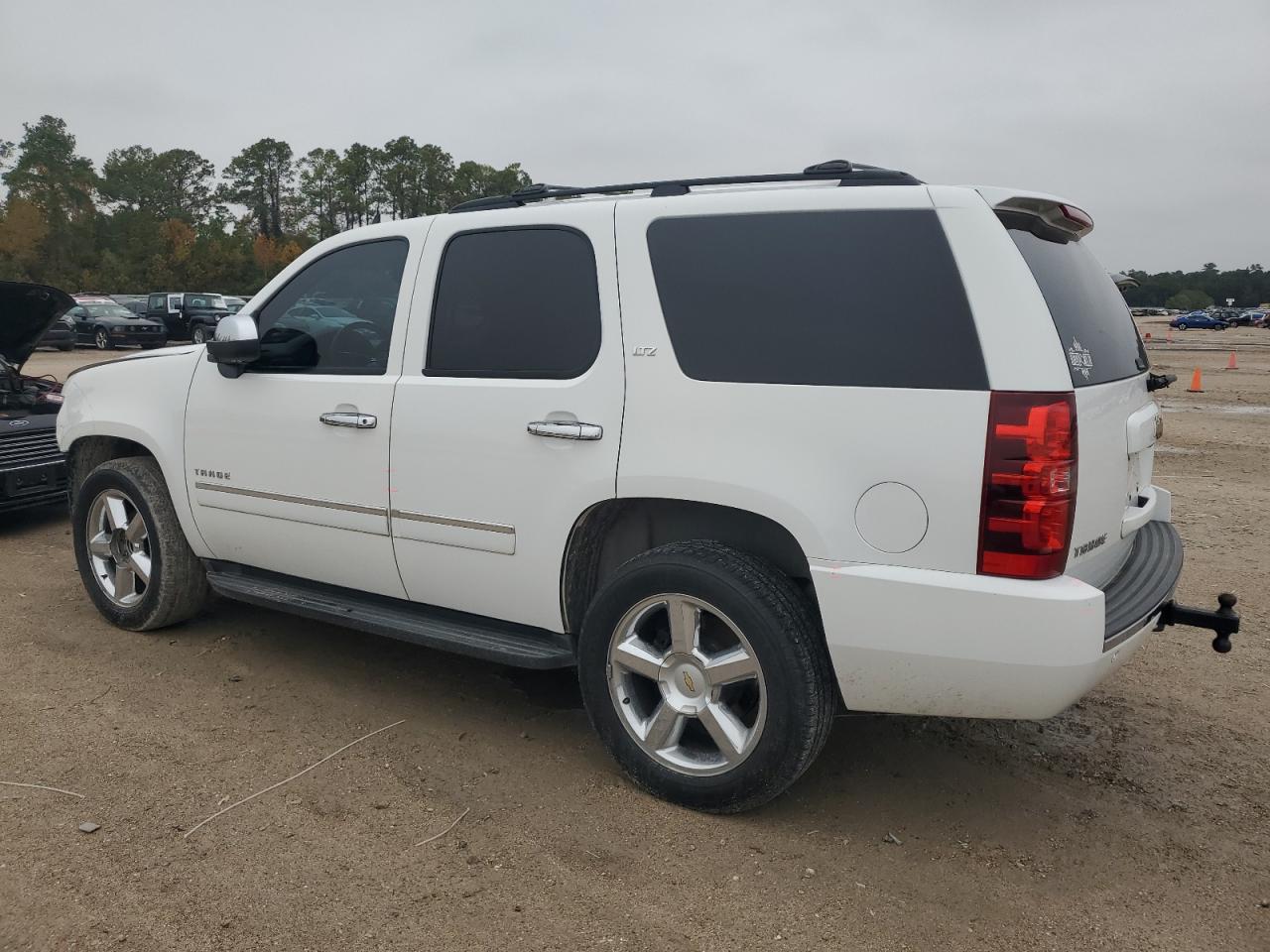 Obraz 2 z 2011 CHEVROLET TAHOE C1500 LTZ 2011 z VIN 1GNSCCE03BR179098
