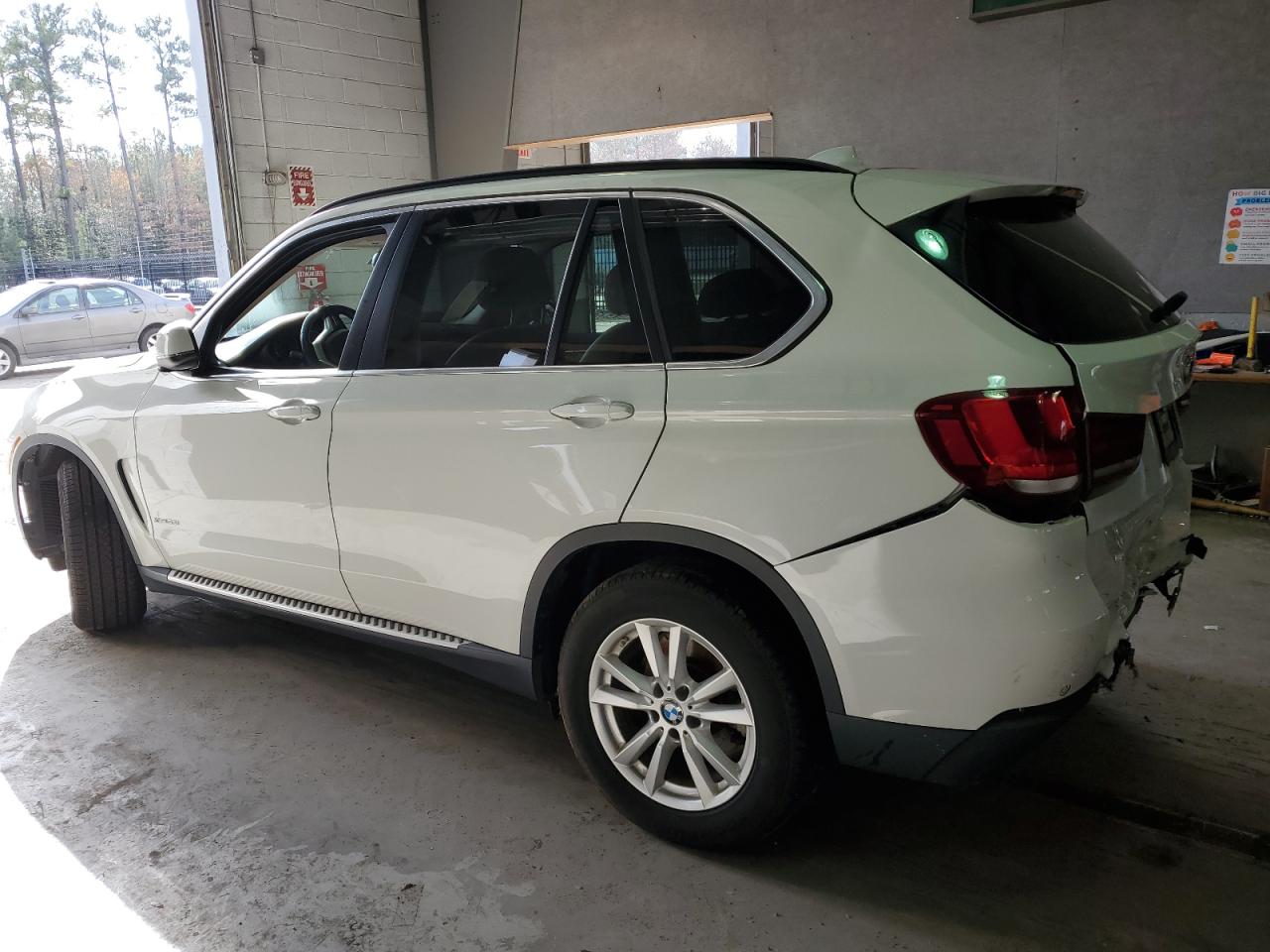Изображение 2 2015 BMW X5 XDRIVE35I 2015 с VIN 5UXKR0C57F0P02880