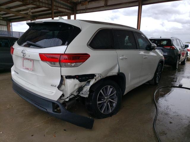 Image 3 of 2018 TOYOTA HIGHLANDER SE 2018 with VIN 5TDKZRFH8JS539996
